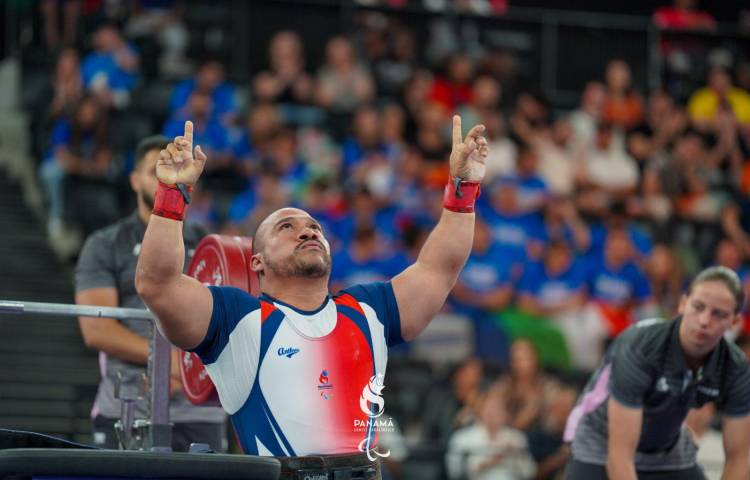 Rey Dimas asombra en los Juegos Paralímpicos de París