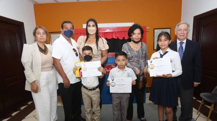 La iniciativa busca que los niños expresen su creatividad mientras aprenden sobre sus derechos fundamentales.