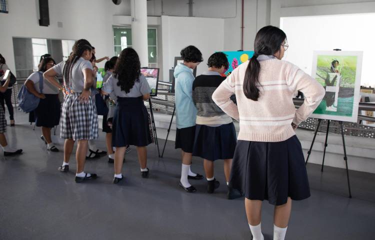 Estudiantes de Artes Diversificadas visitan su futura sede en la Ciudad de las Artes