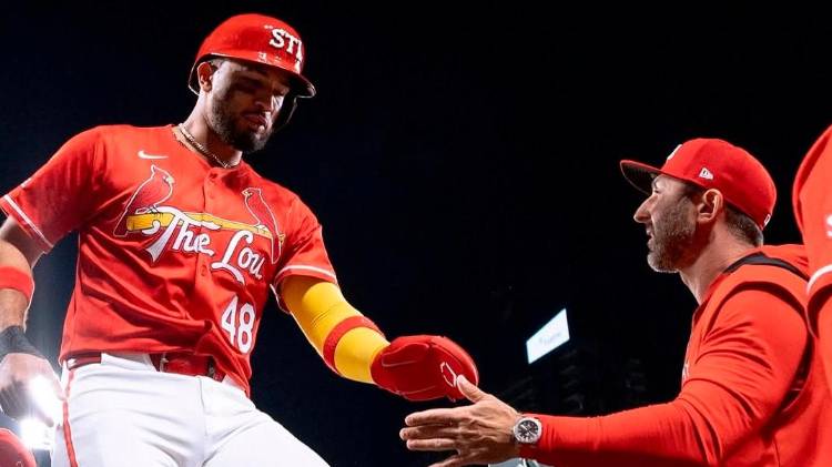 Iván Herrera batea .397 esta temporada.