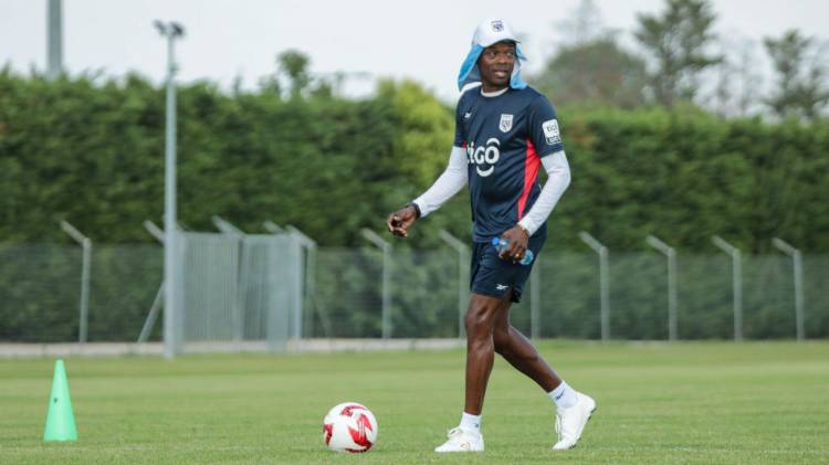 Jorge Dely Valdés, técnico de Panamá.