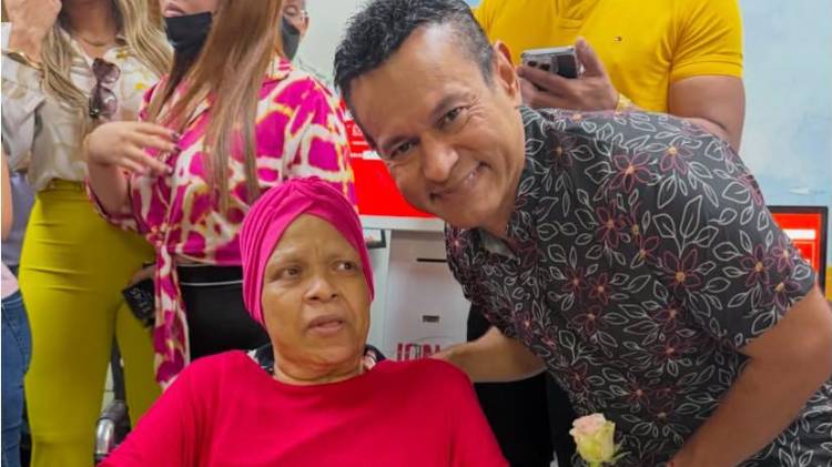 Además de música, los hermanos Sandoval llevaron una palabra de fe a las personas que luchan contra el cáncer.