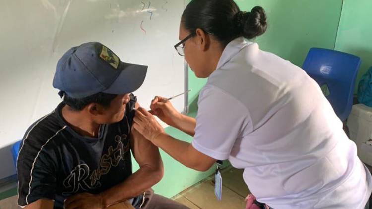 Urge a la población vacunarse para prevenir defunciones