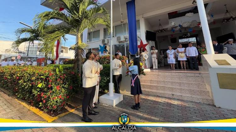 El histórico edificio de la Alcaldía Municipal fue el epicentro de los actos protocolares y desde donde partió el desfile ayer.
