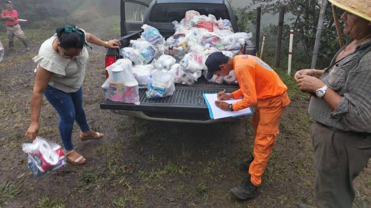 Veragüenses siguen recibiendo ayuda humanitaria