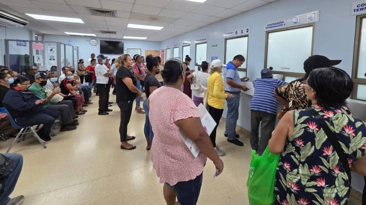 La farmacia de la Policlínica JJ Vallarino será reforzada con entrega de medicamentos a domicilio.