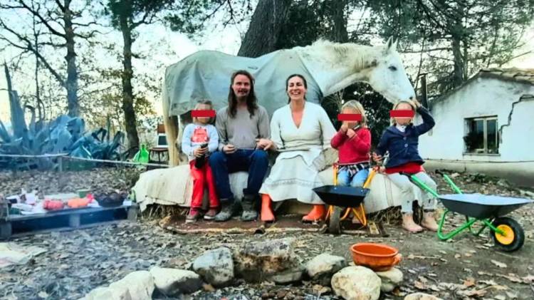 Eran felices en el bosque, alejados de la civilización.