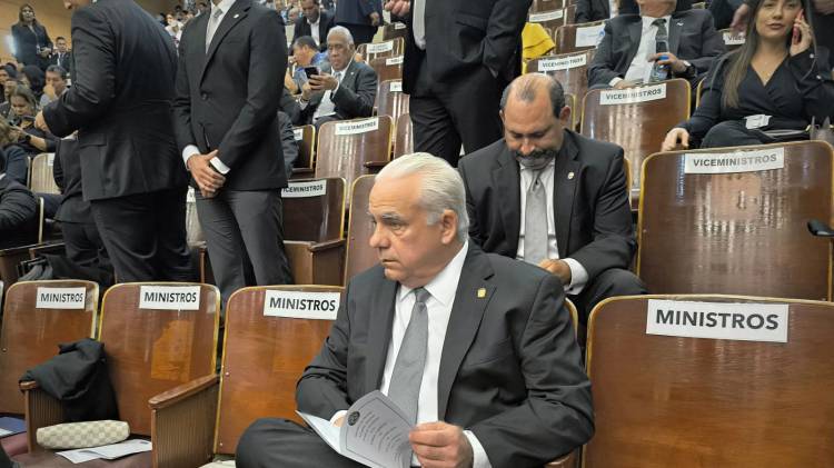 El ministro Linares, durante su comparecencia en la Asamblea Nacional.