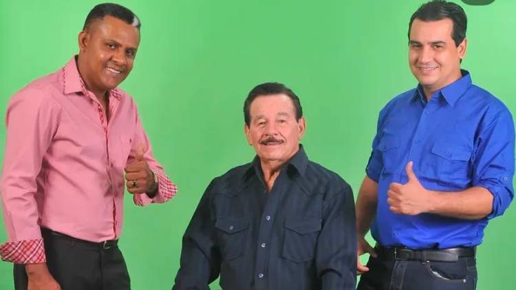 Redes Sociales/@adonis_danielc
