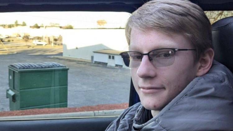 El sospechoso fue identificado como Austin Tucker Martin, reportado previamente como desaparecido en Carolina del Norte.