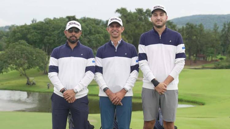 Los golfistas panameños Omar Tejeira, Miguel Ordóñez y Raúl Carbonell.