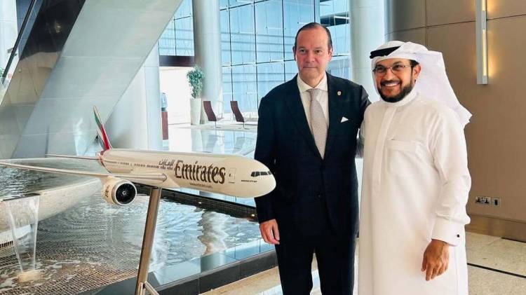 El canciller de Panamá, Javier Martínez-Acha, se reunió en Dubái con Ahmed bin Saeed Al Maktoum, presidente de Emirates Airlines, para analizar la apertura de una ruta aérea directa entre Panamá y Dubái.
