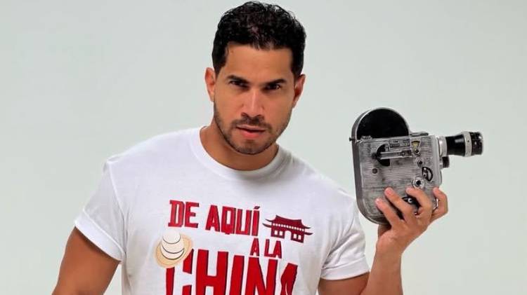 Elmis Castillo sorprendió a sus seguidores en el mes de julio al anunciar oficialmente su próxima película ‘De aquí a la China’.