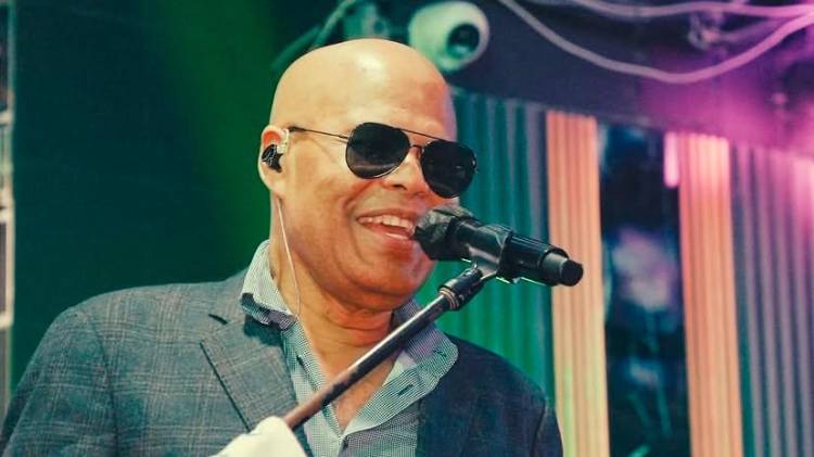 Fuentes informaron que Rubby Pérez se puso a cantar en medio de los escombros para ser encontrado.