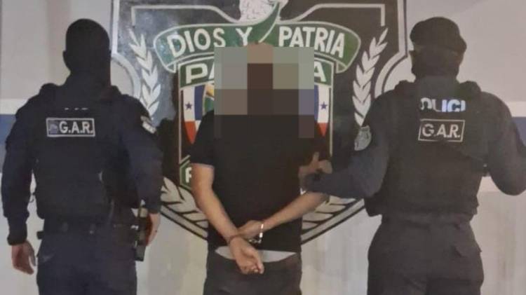 El sujeto aprehendido fue puesto a disposición de las autoridades competentes para las diligencias corespondientes.