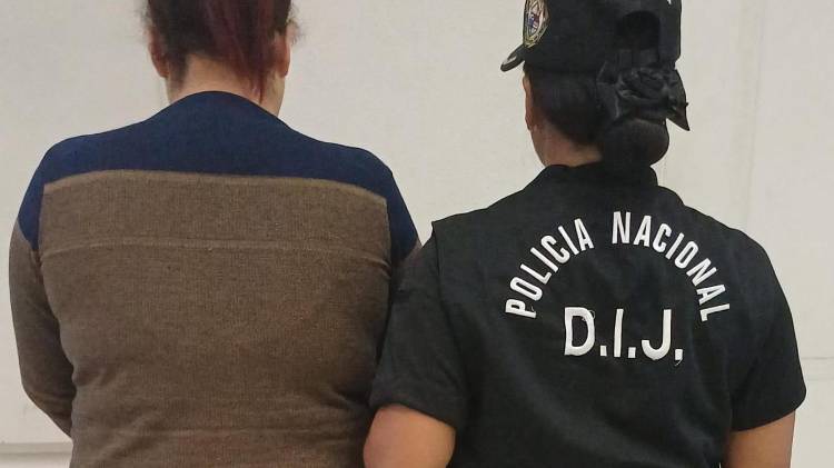 La aprehendieron en la sede situada en Clayton. Supuestamente, modificaba la programación previamente agendada en el sistema.