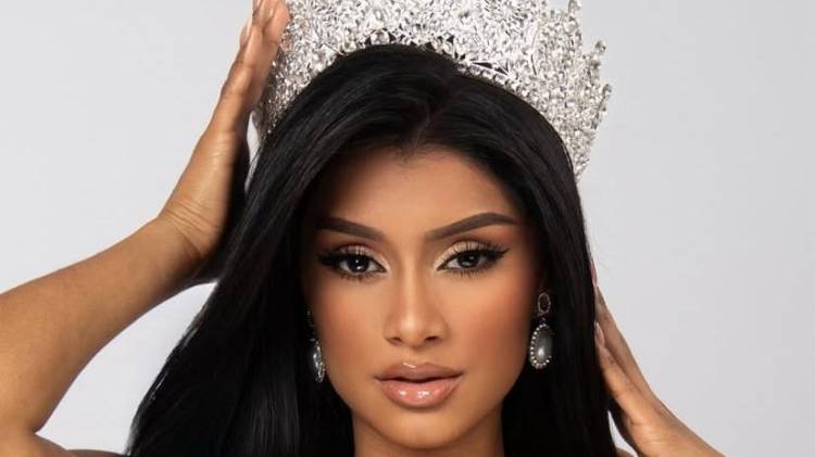 Redes Sociales/@estheralicia13