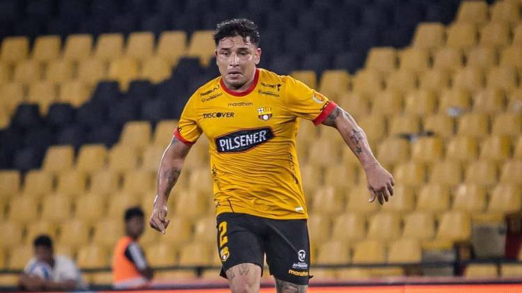 Mario Pineida fue internacional con la selección de Ecuador.