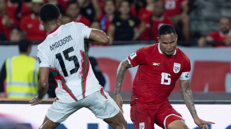 Eric Davis durante el partido.
