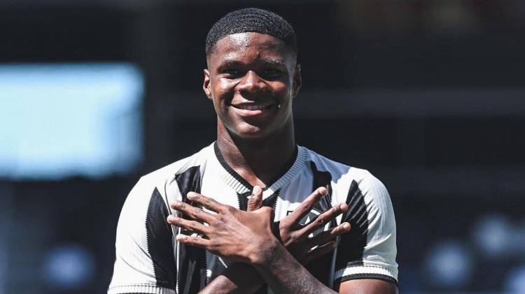 El delantero juvenil panameño Kadir Barría fue incluido en la lista del Botafogo para el duelo ante Gremio este miércoles.