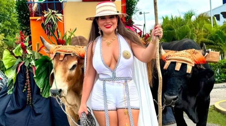 El tejido rojo del sombrero de Yaneth Marín también encendió el debate en redes, símbolo de una participación que no pasó desapercibida.