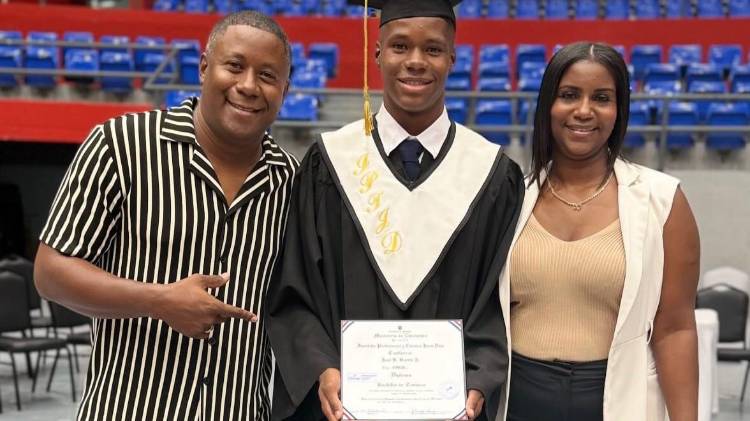 Fútbol: Buena esa, panameño Kadir Barría se gradúa