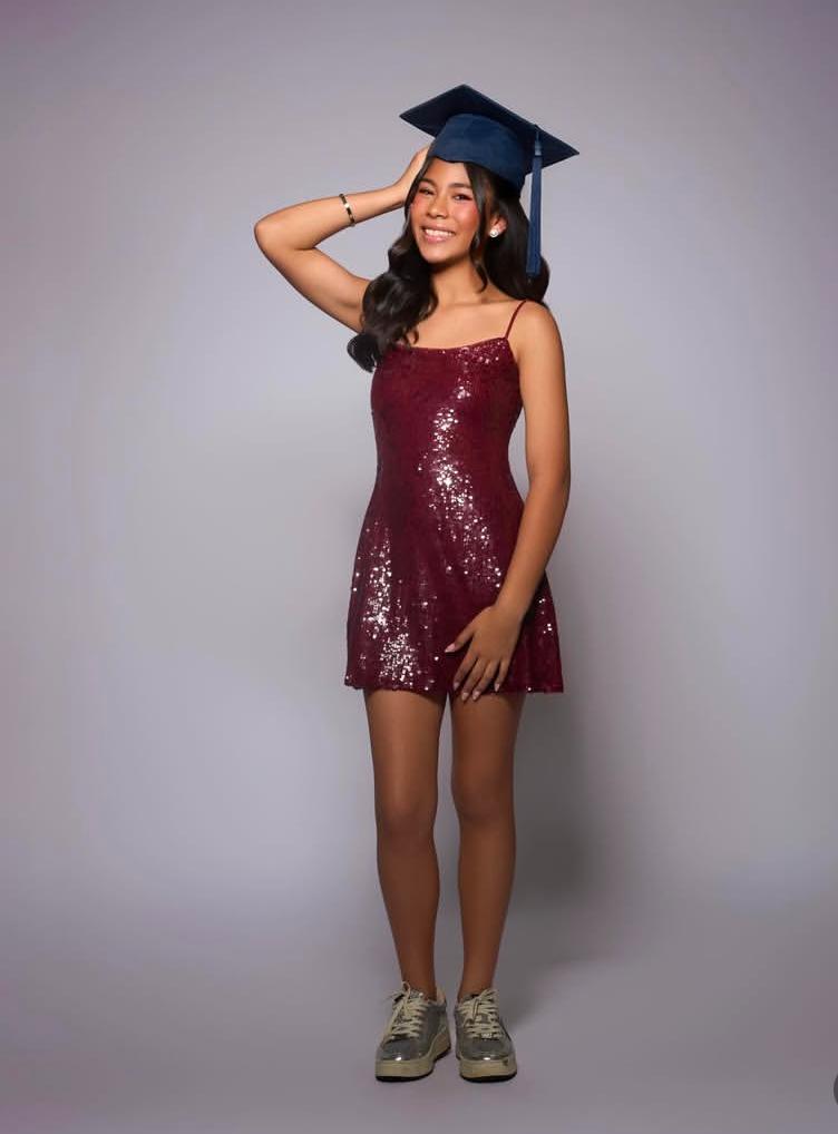 Luccia celebra el cierre de su etapa primaria mientras Jacky Guzmán la presume orgullosa en redes.