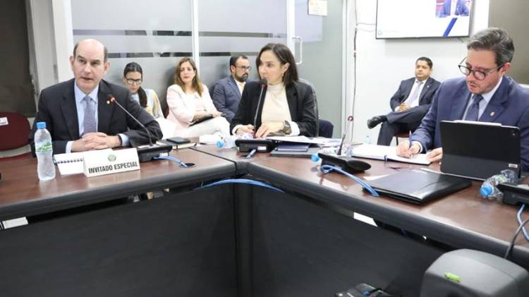 Chapman sustentando en la AN.