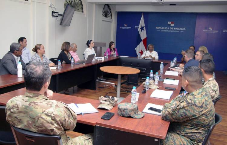 Reunión de planificación encabezada por la viceministra de Salud, Ivette Berrío