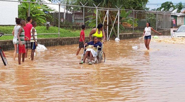 Fuertes lluvias causan inundaciones y viviendas afectadas en la capital