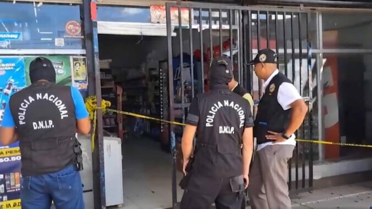 El minisúper de Puerto Pilón donde fue frustrado el intento de robo que involucró al menor de edad el pasado 5 de enero.