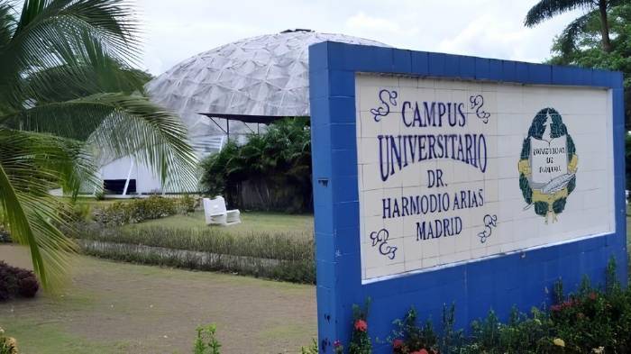 Los estudiantes exigieron a las autoridades universitarias que se investigue el hecho.