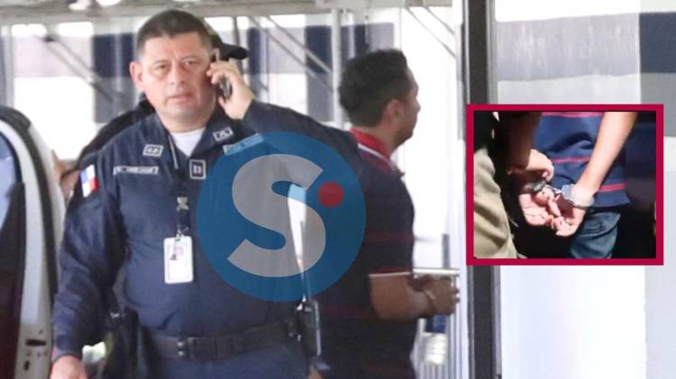 Momentos en que Meneses es conducido esposado por agentes de la Policía y la Fiscalía Anticorrupción.