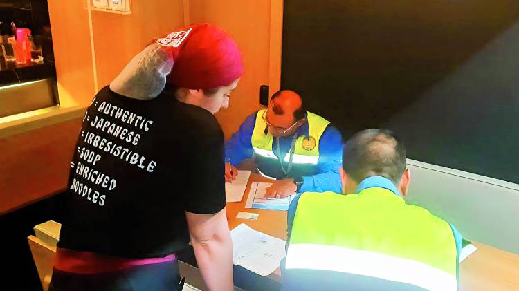 Veintitrés trabajadores extranjeros fueron sorprendidos recientemente en dos operativos.