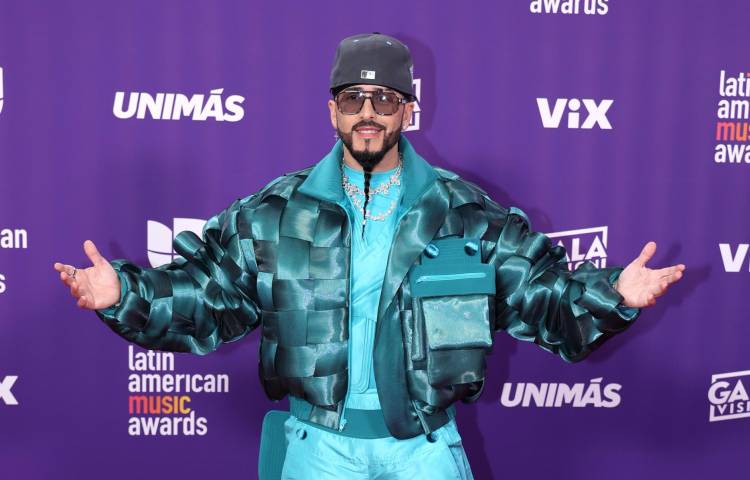 Fotografía de archivo del 25 de abril de 2024 del cantante puertorriqueño Yandel en la alfombra roja de la novena edición de los premios Latin American Music Awards, en el MGM Grand Garden Arena en Las Vegas, Nevada (EE.UU.). EFE/Ronda Churchill