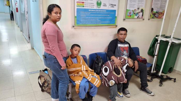 Familia indica que los niños siguen en el hospital.