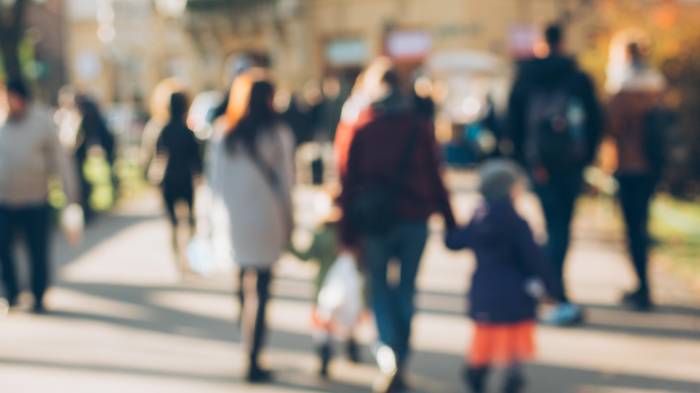 Los organizadores recuerdan a los asistentes llevar su suéter blanco como símbolo de unidad y paz.