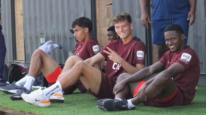 Los delanteros Gustavo Herrera y Karlo Kuranyi, y el defensa Martín Krug.