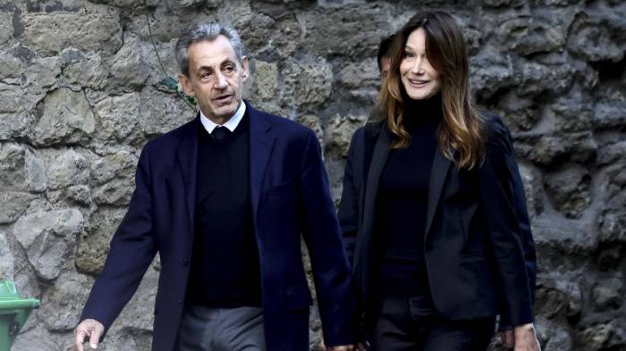 El expresidente francés Nicolas Sarkozy y su esposa Carla Bruni. EFE/EPA/TERESA SUAREZ