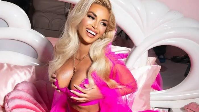 Sostiene que no busca detener el paso del tiempo, sino “envejecer de forma hermosa, dignamente”.