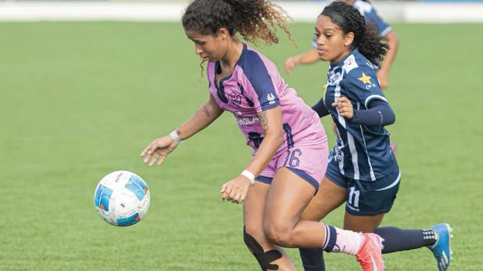 Mirelis Rojas (izq), fue una pieza clave en las conquistas del Santa Fe.