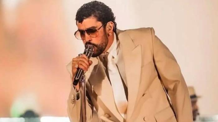 Redes Sociales/@badbnuny