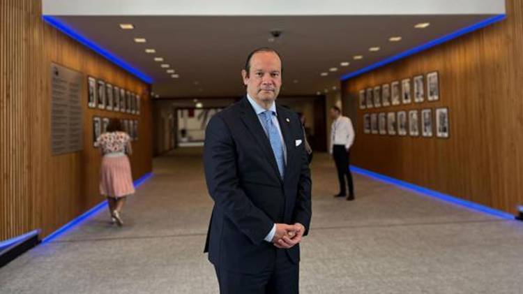 El canciller de Panamá, Javier Martínez-Acha, este martes en el Parlamento Europeo de Bruselas tras la reunión entre la Unión y seis países centroamericanos: Costa Rica, El Salvador, Guatemala, Honduras, Nicaragua y Panamá.