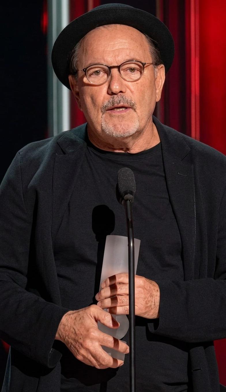 En su discurso, Rubén Blades reconoció a los artistas que forman parte de su historia musical desde sus inicios.