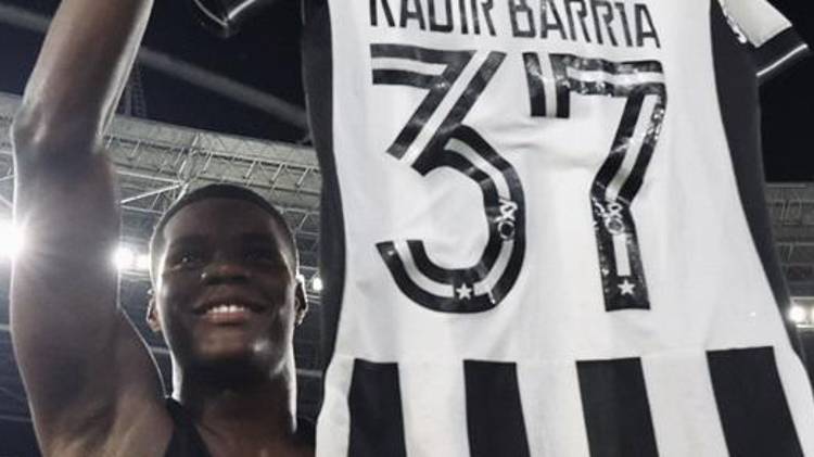 Luego de su actuación contra Sport Recife recibió la llamada de Igor Jesus, exfigura del Botafogo, quien milita en el Nottingham Forest de Inglaterra. Barría se coronó hoy con la sub-20, marcó cuatro goles en seis partidos,