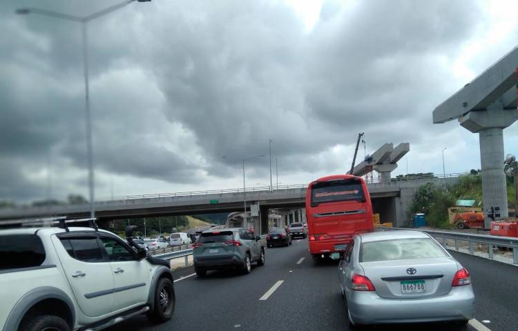 Los ciudadanos de Panamá Oeste mostraron su descontento, llegando a apodar el nuevo tramo “el tramo del embudo”.