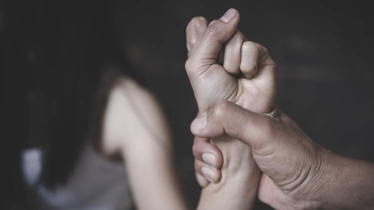 Agresión contra la mujer