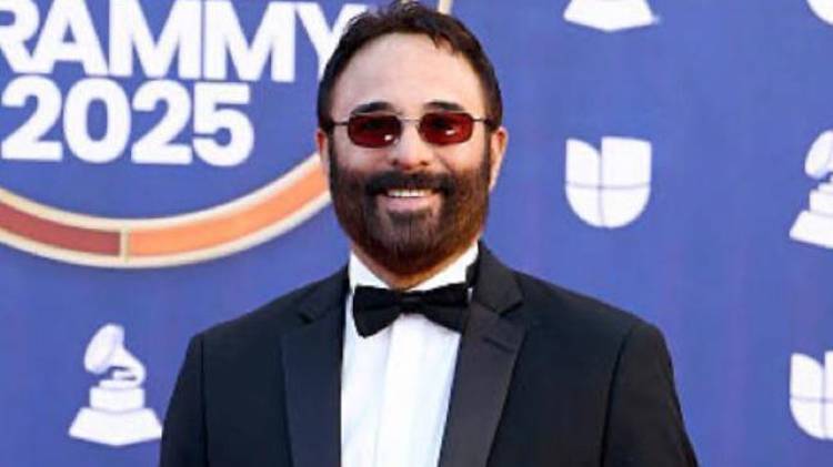 Con 50 años de trayectoria, Roberto Delgado es uno de los músicos y directores más influyentes de Panamá.