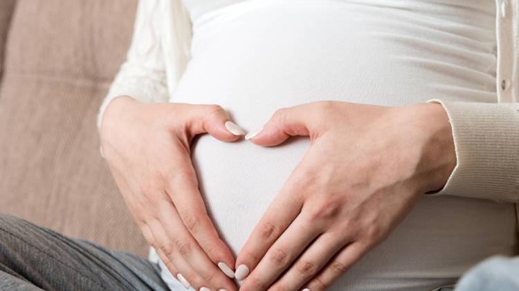 Los expertos recuerdan que un embarazo de esta magnitud es extraordinariamente raro y conlleva riesgos importantes tanto para la mujer como para los pequeños.