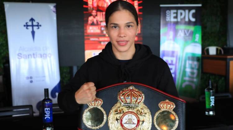 Nataly Delgado, campeona mundial interina supermosca de la AMB, defenderá su título ante la venezolana Yoselin Fernández en Santiago de Veraguas.